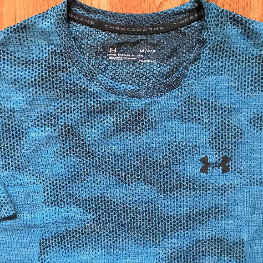 Men's Under Armour , Heat Gear Tee Shirt .